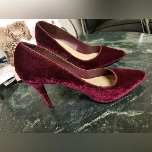 APT 9 DYNAMIC COMFORT HEELS SZ. 8.5 in cranberry velveteen - Picture 3 of 5